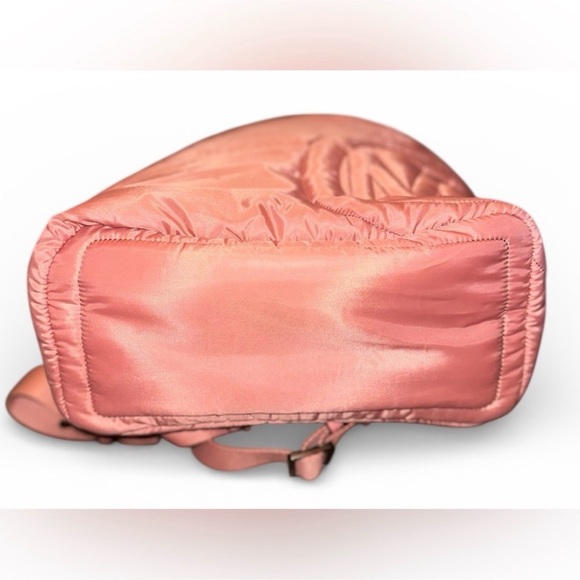 NWT Michael Kors Rae Medium Quilted Nylon Peach Backpack 35F1U5RB2C
Dust Bag - Picture 6 of 12